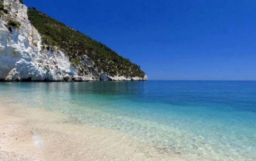 Gli auguri del vescovo Michele Castoro per la stagione estiva