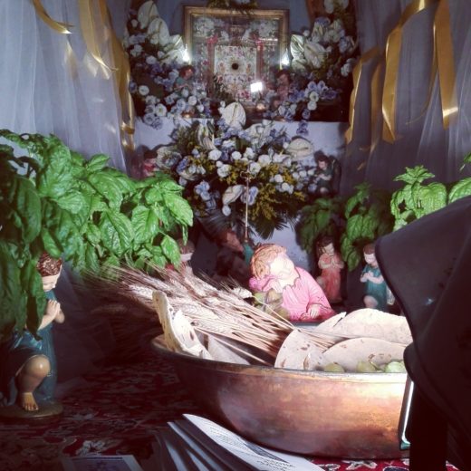 La tradizione sangiovannese della “Vestizione delle Madonne”.