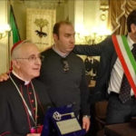Il Sindaco di Lecce consegna le chiavi della città al Vescovo Domenico D’Ambrosio