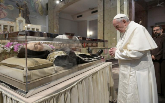 Traslazione della preziosa reliquia del corpo di San Pio da Pietrelcina dalla chiesa di Santa Maria delle Grazie alla chiesa di san Pio