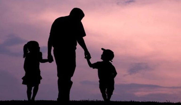 Festa del papà. I padri tra parole assenti e silenzi mancati