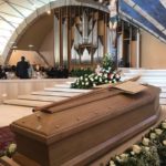 Celebrati i funerali di mons. Castoro. Lacrime e commozione per l’addio all’Arcivescovo