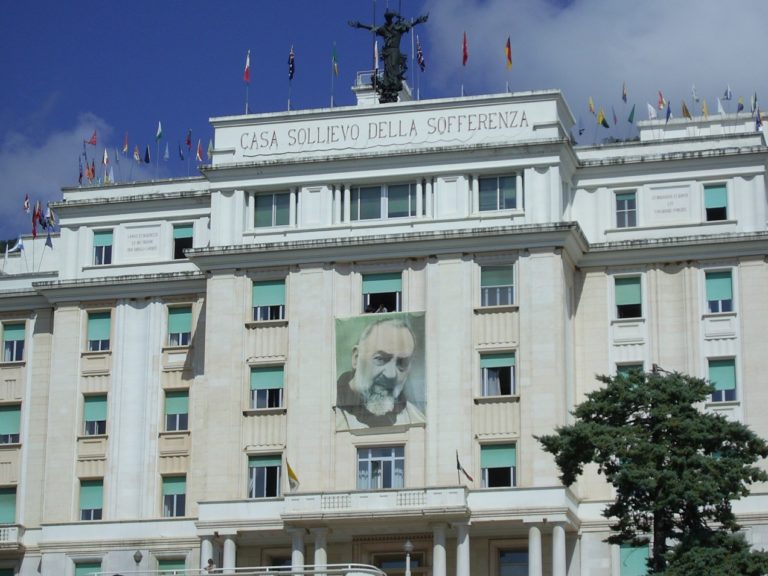 Varato ufficialmente il nuovo logo di Casa Sollievo della Sofferenza 