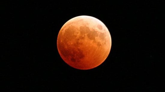 Stasera l’eclissi più lunga del secolo