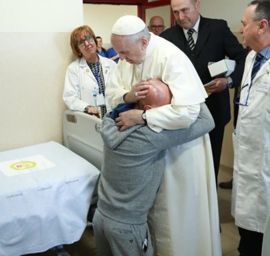 Non ce l’ha fatta il giovane Mirko: con il suo gesto aveva commosso il mondo