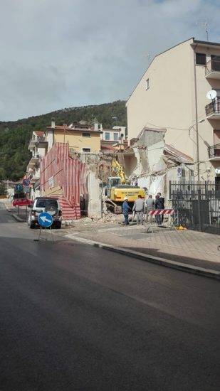 Stanno abbattendo un pezzo di storia del rione Santa Croce di San Giovanni Rotondo