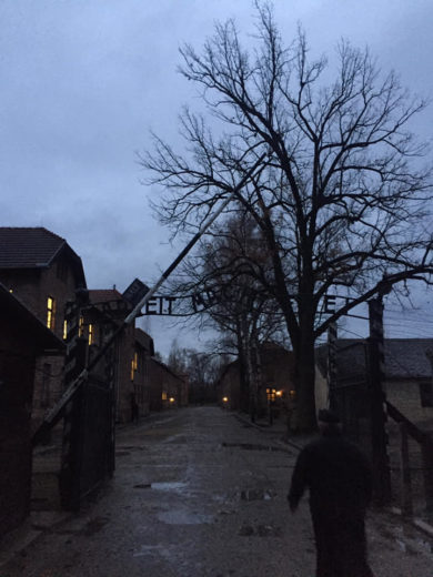 Padre Pio ad Auschwitz: l’abito delle Stimmate nel campo di concentramento