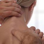 Cause, fattori predisponenti e rimedi contro il dolore cervicale