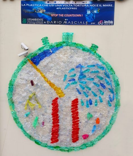 Dario Masciale, artista, fotografo e scrittore, ha iniziato da tempo ad interessarsi al problema dell’inquinamento