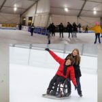 Un’altra iniziativa ludica per l’inclusione sociale: la pista di pattinaggio su ghiaccio per alcuni pazienti degli Angeli di Padre Pio