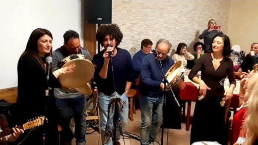 Grande successo nel gemellaggio tra le Mulieres Garganiche e gli artisti salentini