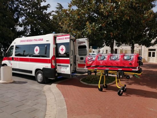 A Casa Sollievo della Sofferenza un’ambulanza ed una barella ad “alto biocontenimento”