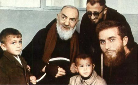 Shia LaBeouf sarà Padre Pio nel nuovo film di Abel Ferrara