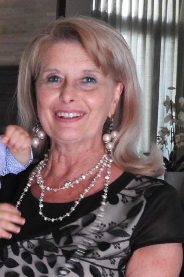 Alla Dott.ssa ANGELA ANTONACCI, per la sua profonda sensibilità umana che quotidianamente sta profondendo, senza mai risparmiarsi.