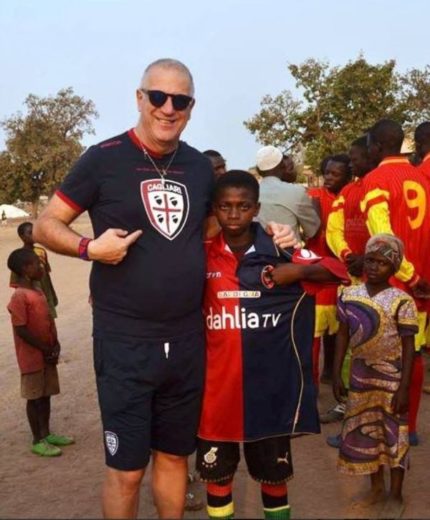 La storia di un medico della Casa Sollievo della Sofferenza , Agostino Trombetta, e del suo amore per l’Africa e per il Cagliari Calcio