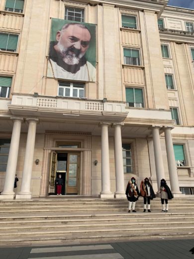 Le Zampognare di Puglia suonano per i degenti della Casa Sollievo della Sofferenza