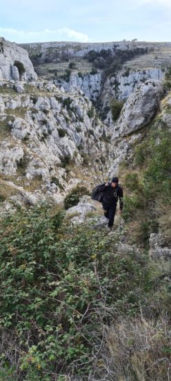 Cosa possiamo fare per portare via le carcasse delle auto che sono nella Valle degli Eremi di Pulsano?