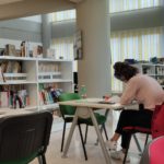 “LIBERTÀ PER PATRICK ZAKI”: LE SAGOME DELLO STUDENTE EGIZIANO COMPAIONO NELLA BIBLIOTECA COMUNALE “MICHELE LECCE”