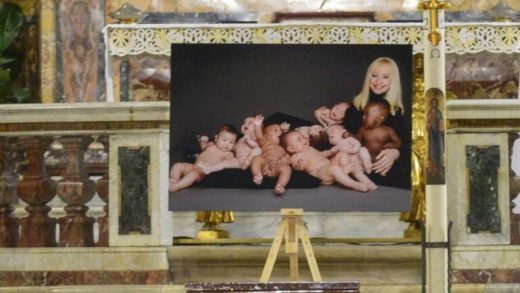Il 5 settembre l’urna di Raffaella Carrà sarà a San Giovanni Rotondo