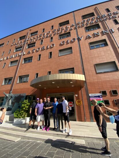 I Boomdabash in Casa Sollievo della Sofferenza, per cantare con i bambini della Pediatria Onco-Ematologica