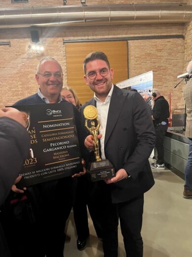 Premio al Formaggio dell’anno Pecorino Garganico Riserva alla Masseria sangiovannese Macerone della famiglia Longo
